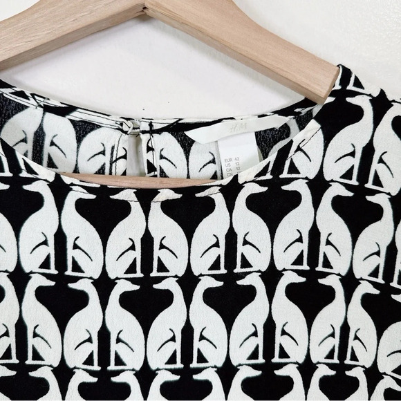 H&M Womens Size 12 Short Sleeve Fun Print Over Blouse - Picture 6 of 10